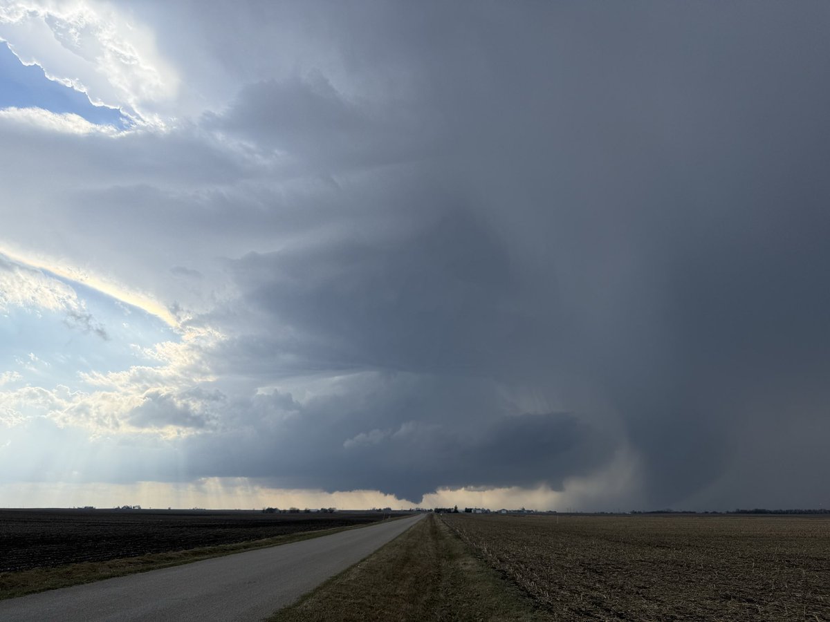 meteoroloquads's tweet photo. OH MY GOODNESS https://t.co/hKRpWXkFq2