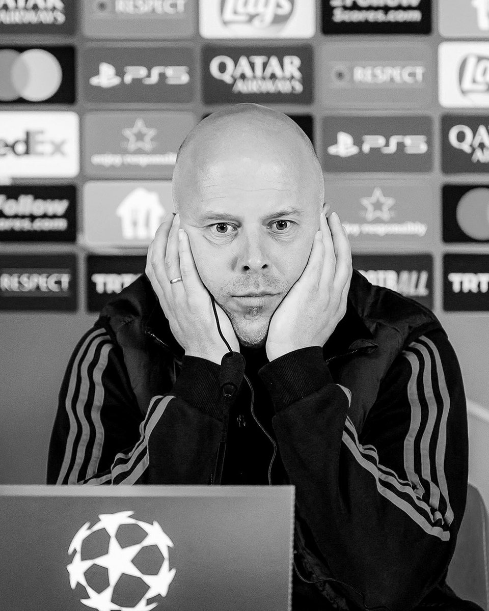 Arne Slot: Size şunu söyleyeyim. 

Galatasaray'ın stadında oynamak gerçekten zor. 

Rakip futbolcular ve teknik direktörler için iletişim kurmak çok zor. 

Burası farklı bir stat. 

Galatasaray böyle atmosfere sahip olduğu için çok şanslı.