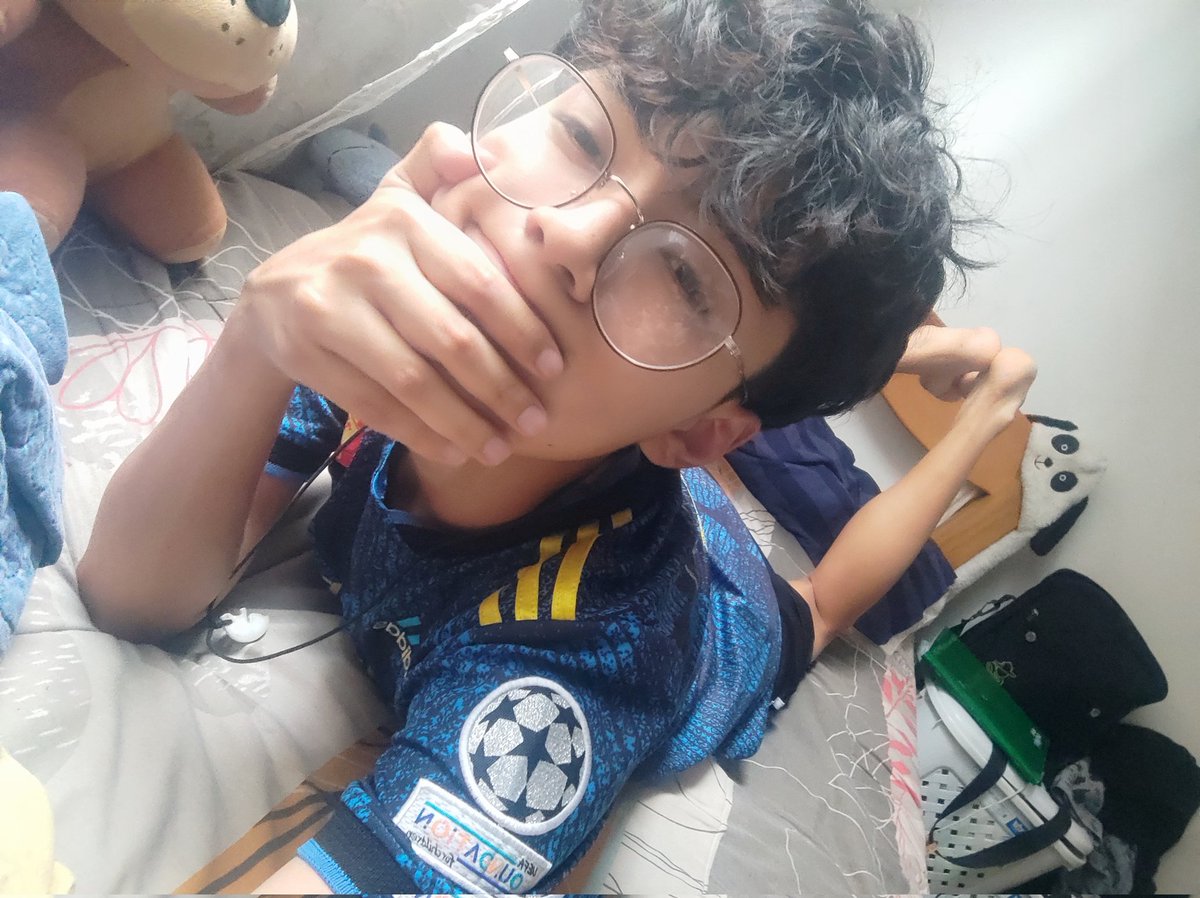 twinkperu_18's tweet photo. síganme aquí y para conversar en ig @alpaquitotwink 🤓🪄❤️ https://t.co/dQLDCqQPPz