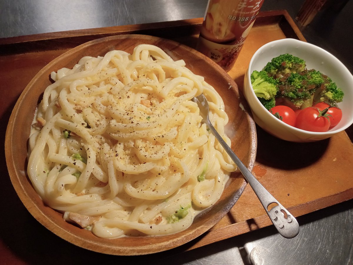 azusukun3815's tweet image. お弁当と夜ご飯

鮭ときんぴらごぼう弁当とｶﾙﾎﾞﾅ-ﾗうどん◝('ω'ω'ω')◜ﾃﾞﾃﾞｰﾝ

「ﾊｺﾈ-ｾﾞ」のｶﾙﾎﾞﾅ-ﾗｿ-ｽをうどんと食べると絶品だ！と妹からの情報( ･ิω･ิ)✧いや美味いわ😋

「ｶﾙﾎﾞﾅ-ﾗ」か「ｶﾙﾎﾞﾗ-ﾅ」かよくわかってないあづ弁を今日もよろしくお願いします！