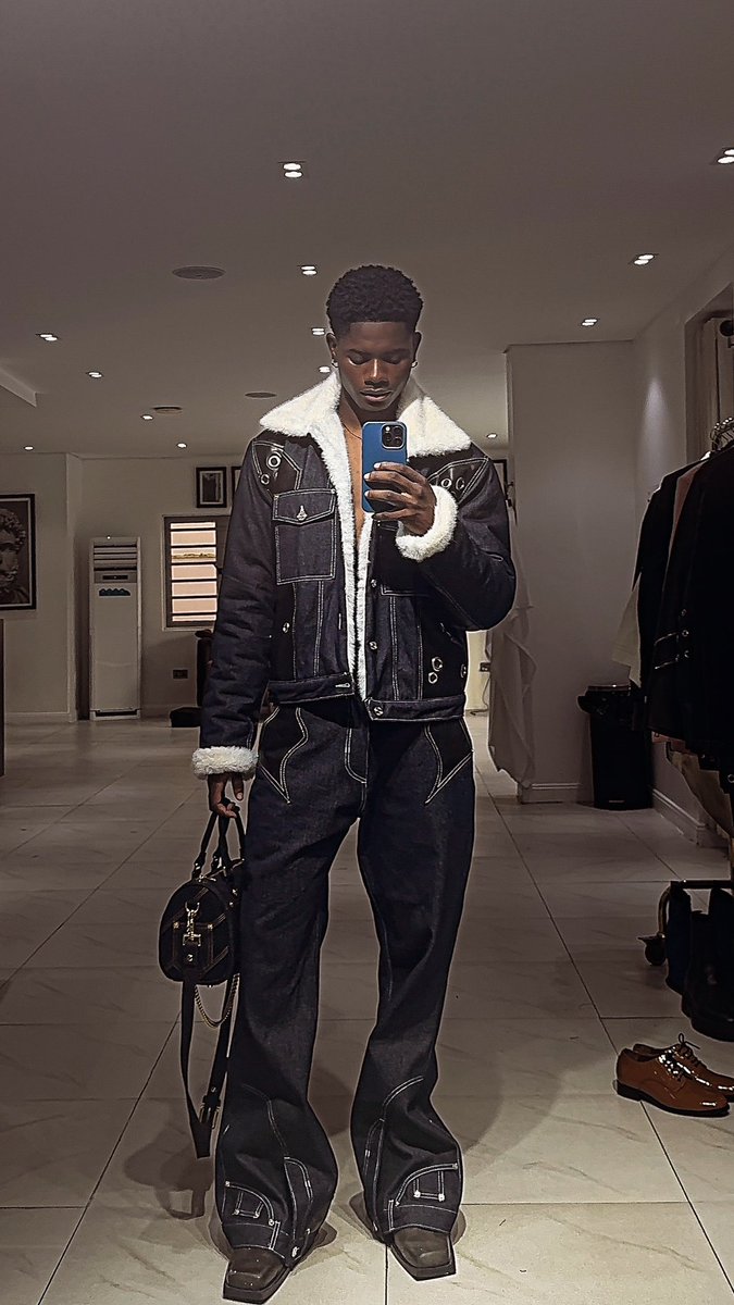 deleunusuall's tweet photo. Hi @Zlatan_Ibile @Zttwshop 
Dele
6ft https://t.co/BKrysTq8AX