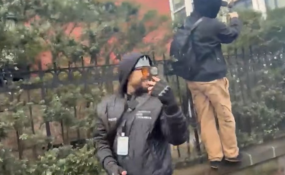cdavidtabb001's tweet photo. Dumb Dumb part 2
Walking away before the Boom that didn't happen Laughing? Someone needs to talk to him I believe.🤔 https://t.co/AfcWw8h9IR