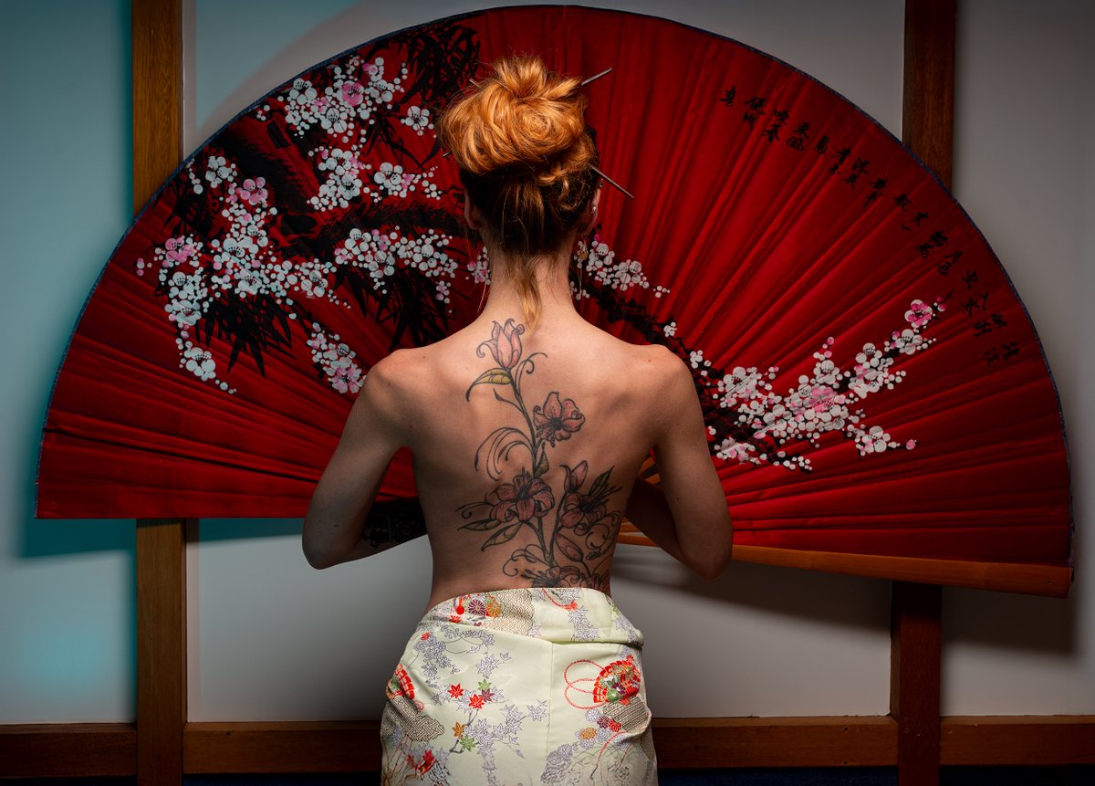 PictureRay's tweet photo. #MorticiaAvery in a Japanese setting @PurplePort @TattooedModelsG #Tattoo #BackTattoo #ModelPhotography #Photography #UkModel https://t.co/y8nxuIOhAU