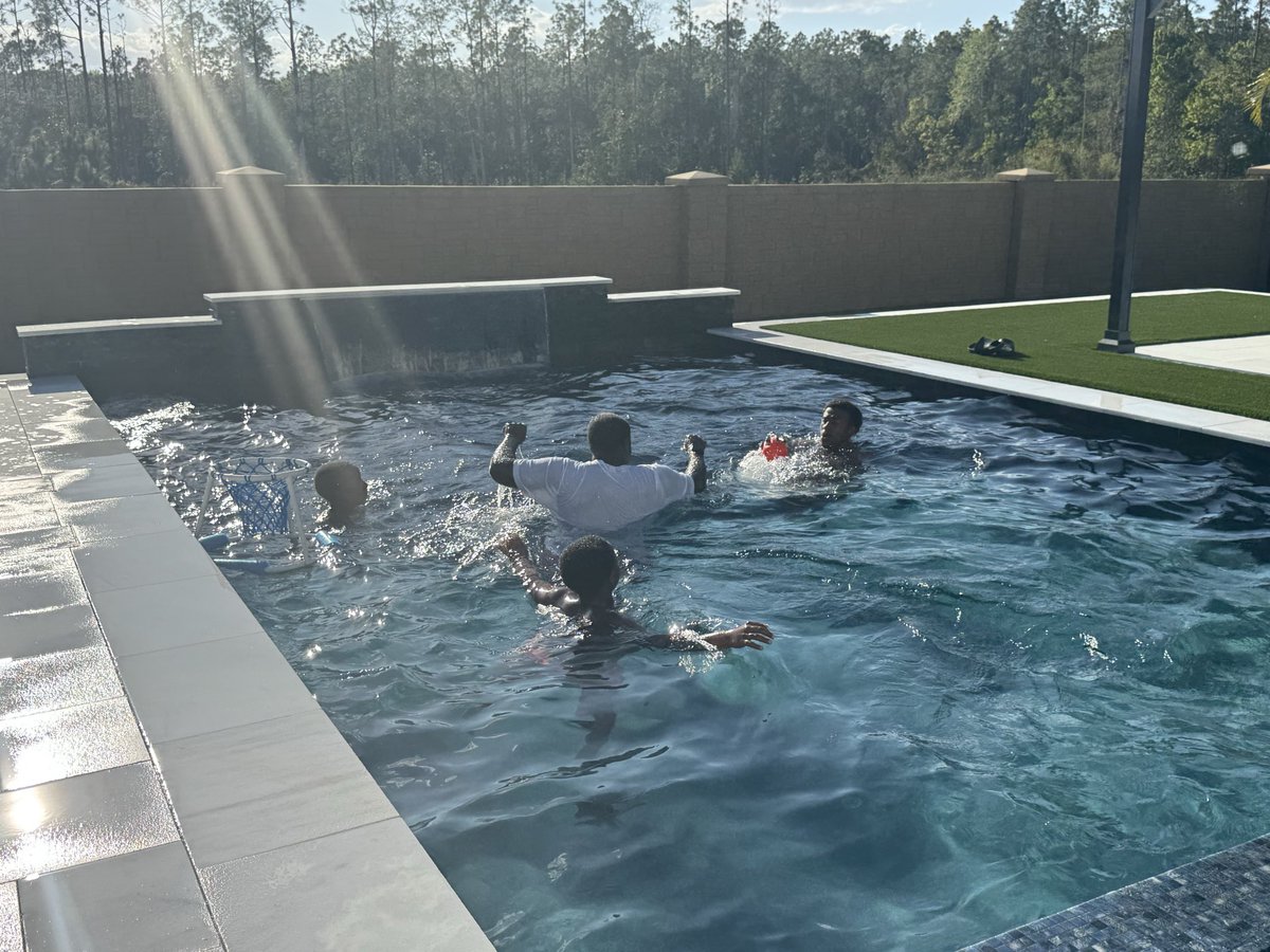 Major Lee tweet media