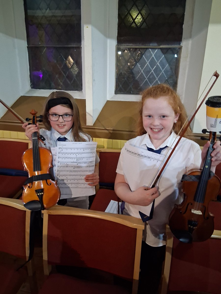 MrsKWatt's tweet photo. Played Fabulous Tonight Girls ❤️🎻 lovely show by everyone involved @InverclydeMusic @WhinhillPS @MrTrench95 https://t.co/cekJwjpPbJ