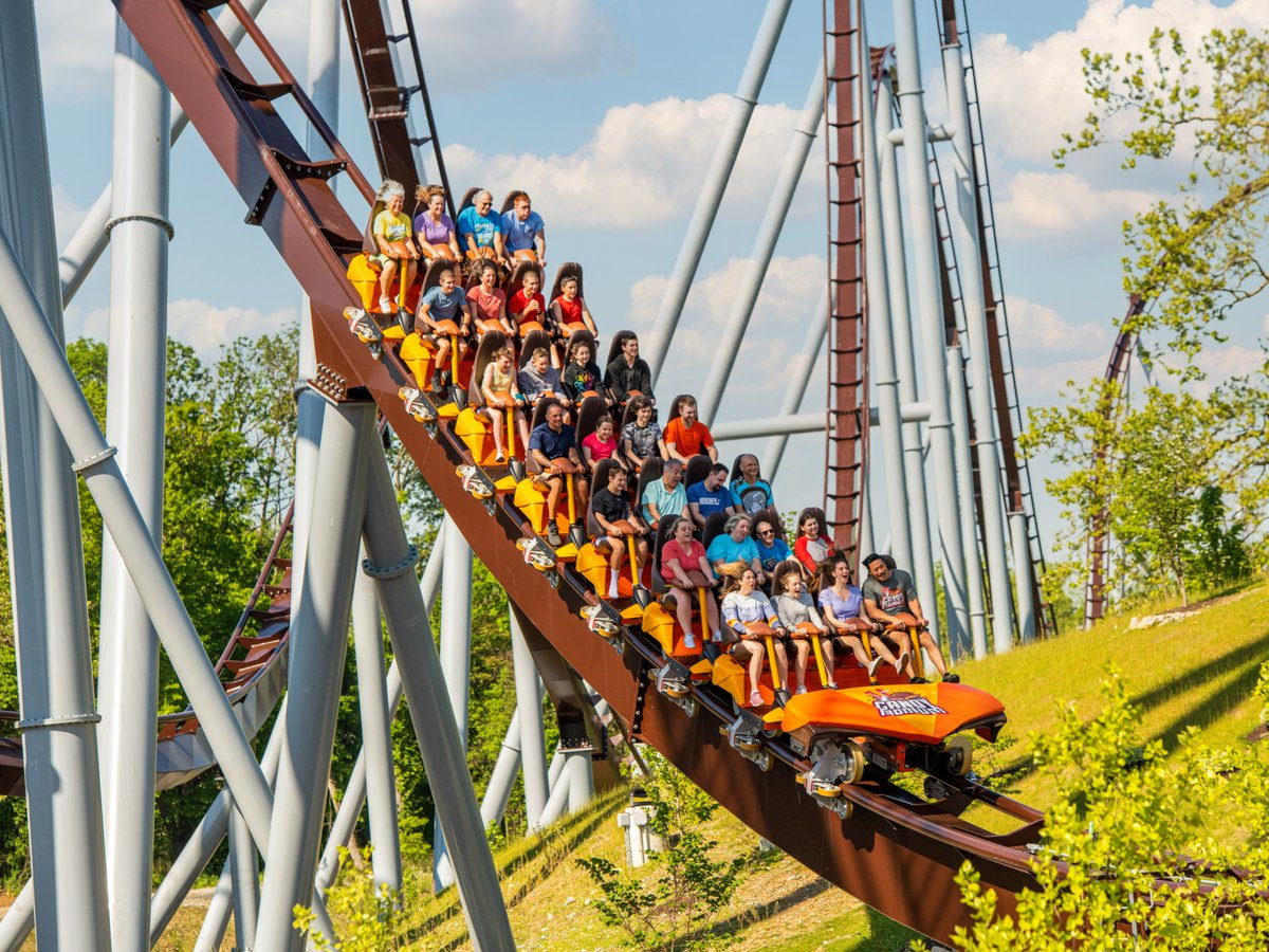 Hersheypark's tweet photo. Repost if today's temperatures also have you in the coaster-riding spirit 🎢  

☀️ April 3 is almost here - Best Price Of Summer on #Hersheypark tickets through March 31: https://t.co/pygEcNnFtT https://t.co/O7vA2ghJNi
