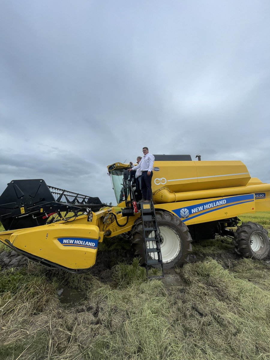corporacionuy's tweet image. Por 13º año consecutivo #NewHolland inauguró la Cosecha de Arroz. @ACAoficial
