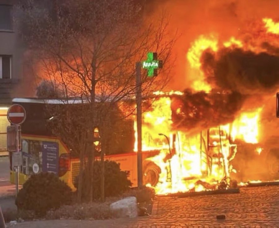 🚨 TRAGEDY IN SWITZERLAND A man intentionally set himself and a public ...