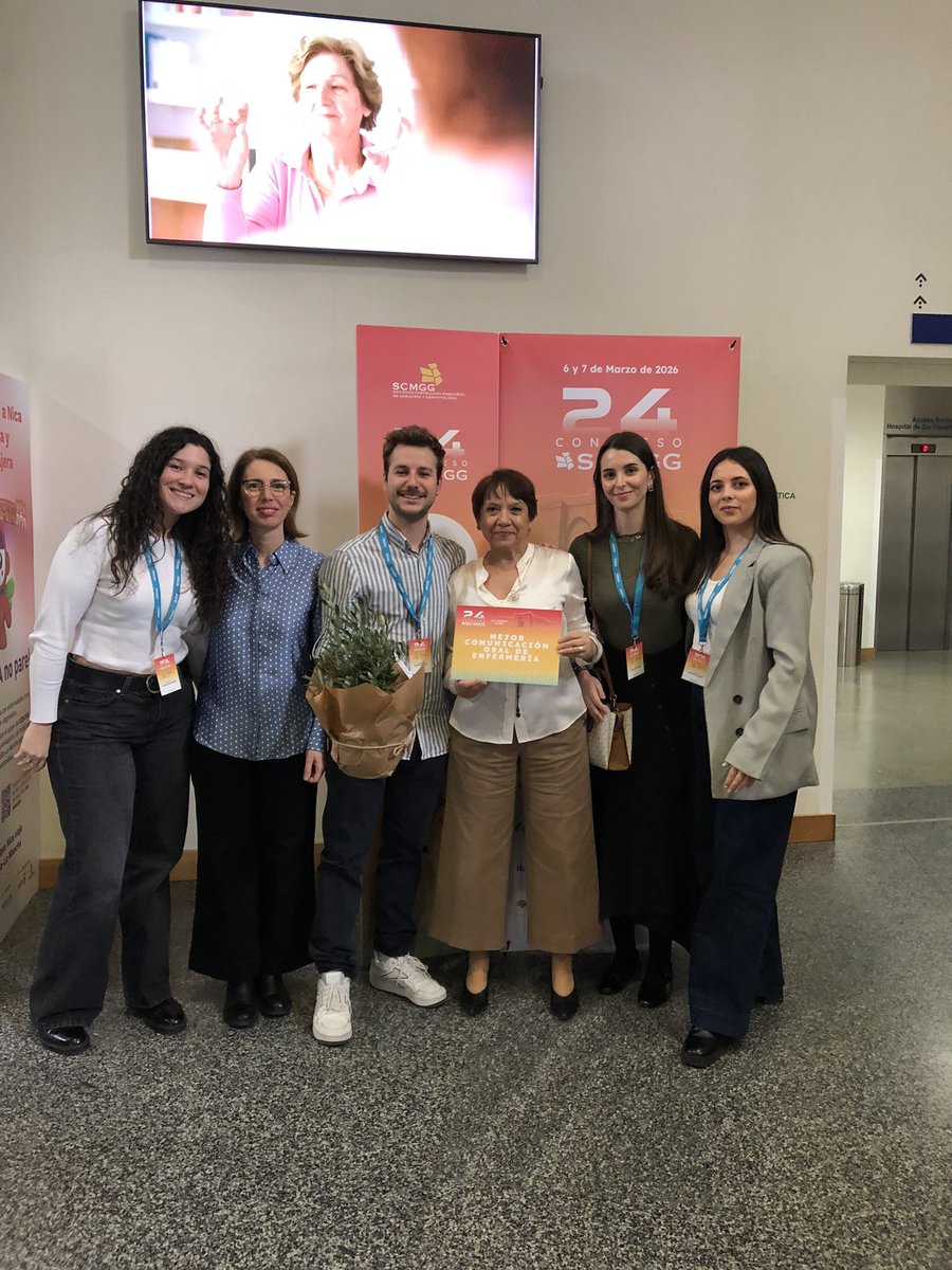 COEAlbacete's tweet photo. 👉🏼 @ConchaPiqueras y @maribelteye1 , presidenta y secretaria del Consejo Autonómico, asistían al 24 Congreso de la #SCMGG en Ciudad Real.
🥇Alejandro Torres Peralta, resultaba ganador del Premio a la mejor comunicación de Enfermería.
Enhorabuena!! 👏🏼👏🏼 https://t.co/0hbvsBFo5q