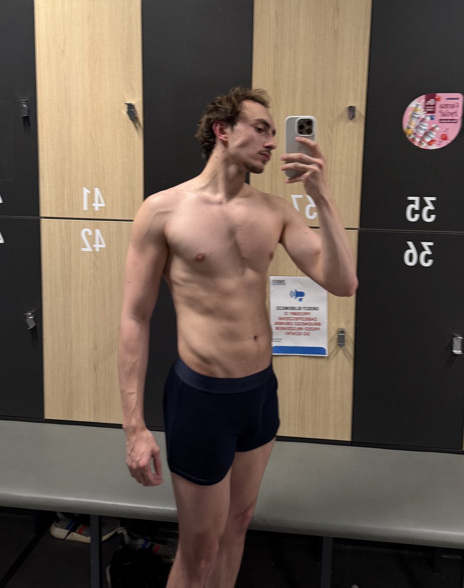 PavK000's tweet photo. evening or morning workout? https://t.co/MzGlQP3ebx