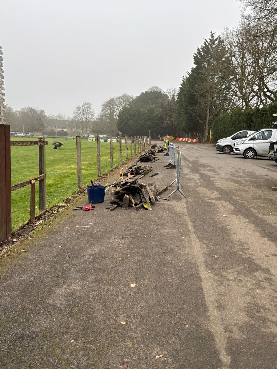hartsholmecc's tweet photo. New boundary fence on the way 🚧
Thanks to @LincolnUnited  for working with us 🤝
Want your business on the ground?
Sponsor boards £100/year 📩
#HartsholmeCC https://t.co/1pnhvmmVFH