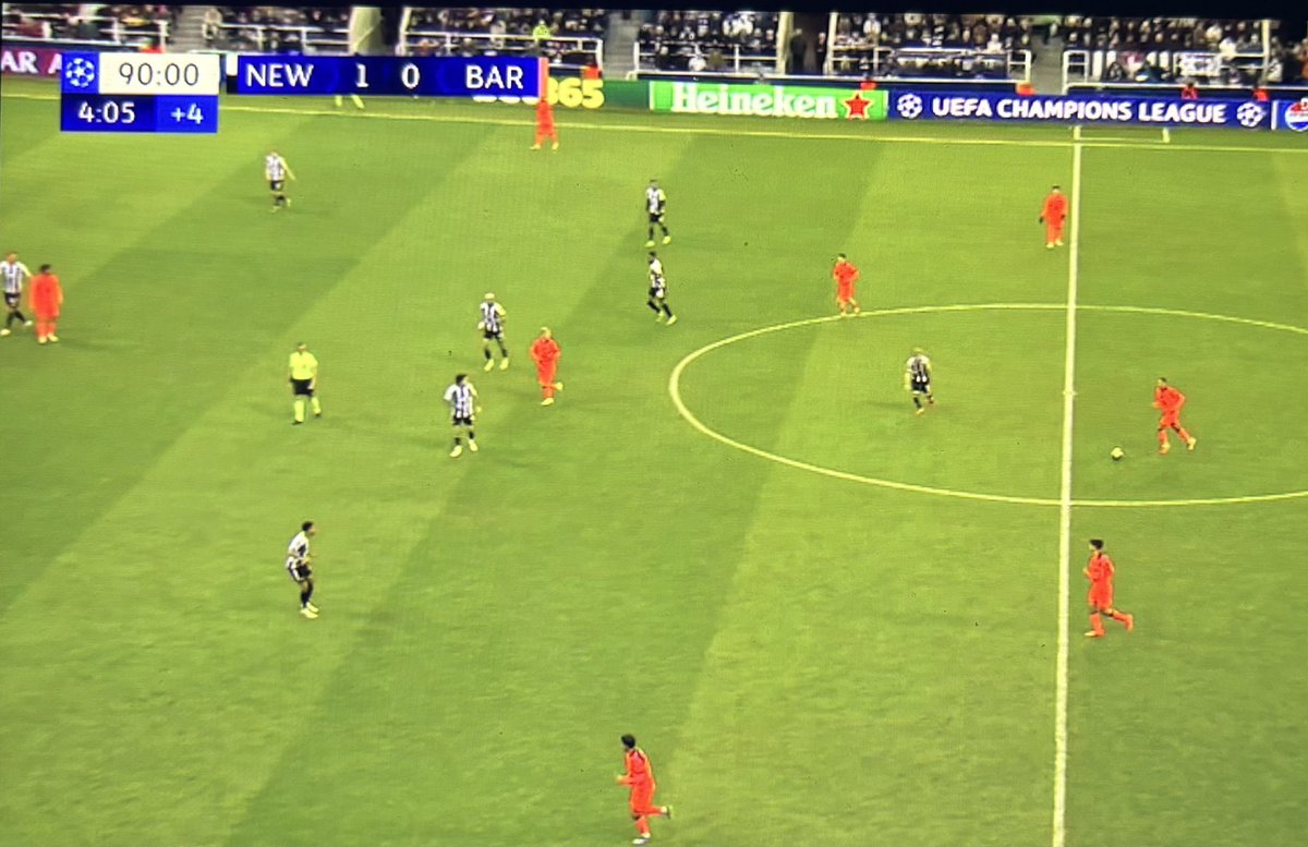 Ruben_Madrid21's tweet photo. No hay partido donde está gente no robe.

Minuto 4:05, balón en el campo del Barsa y el tiempo cumplido.

Minuto 4:21 pita el penalti.

No sabía que Negreira también llegaba a Europa. https://t.co/4wgHkrEe6o