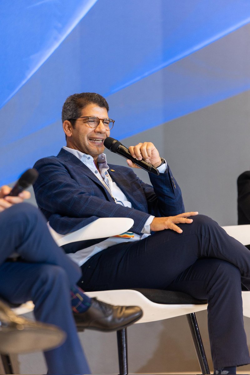 holaunit's tweet photo. Nos llena de orgullo destacar la participación de nuestro Vicepresidente, Franklin Vásquez, en el panel “Diálogo Estratégico: El arte de vender en el futuro”, donde abordó cómo UNIT evoluciona en las estrategias de comercialización en el sector asegurador. https://t.co/0hggWekAzj