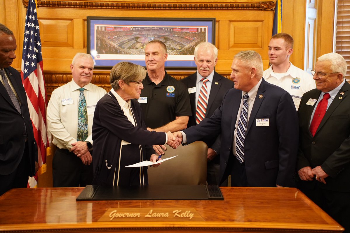 Governor Laura Kelly tweet media