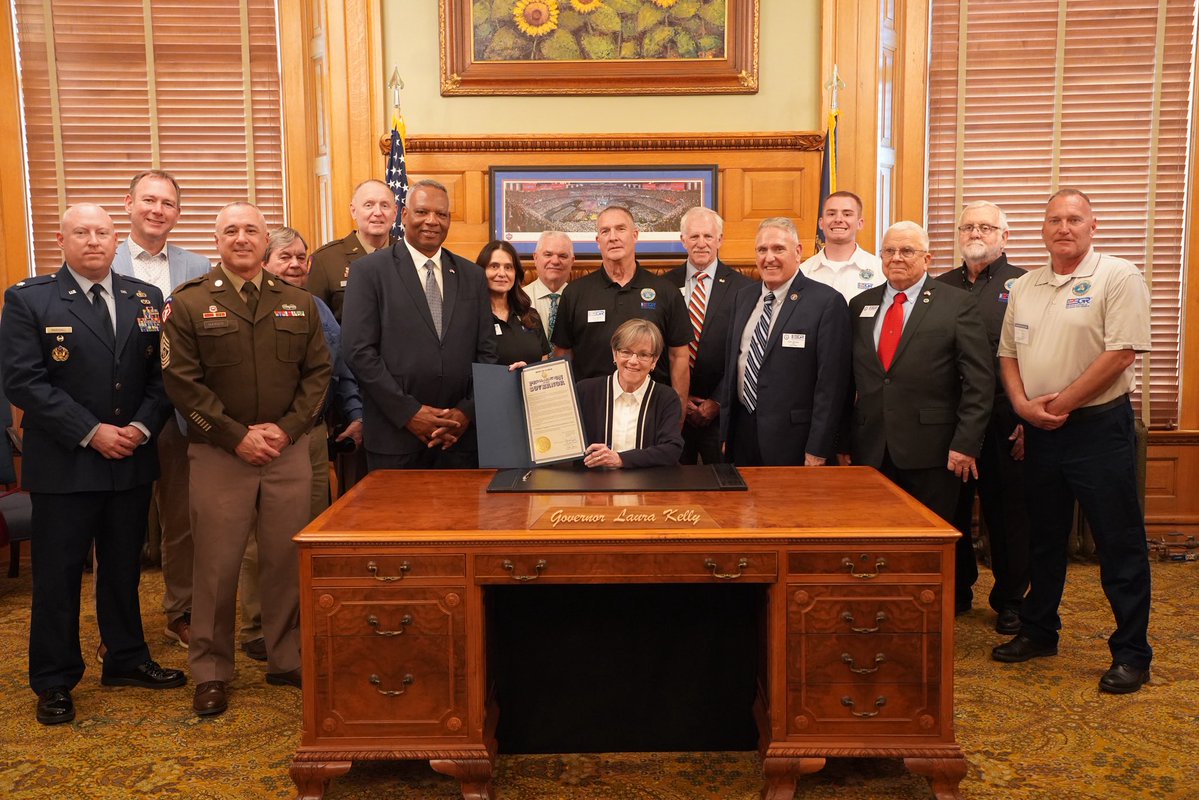 Governor Laura Kelly tweet media