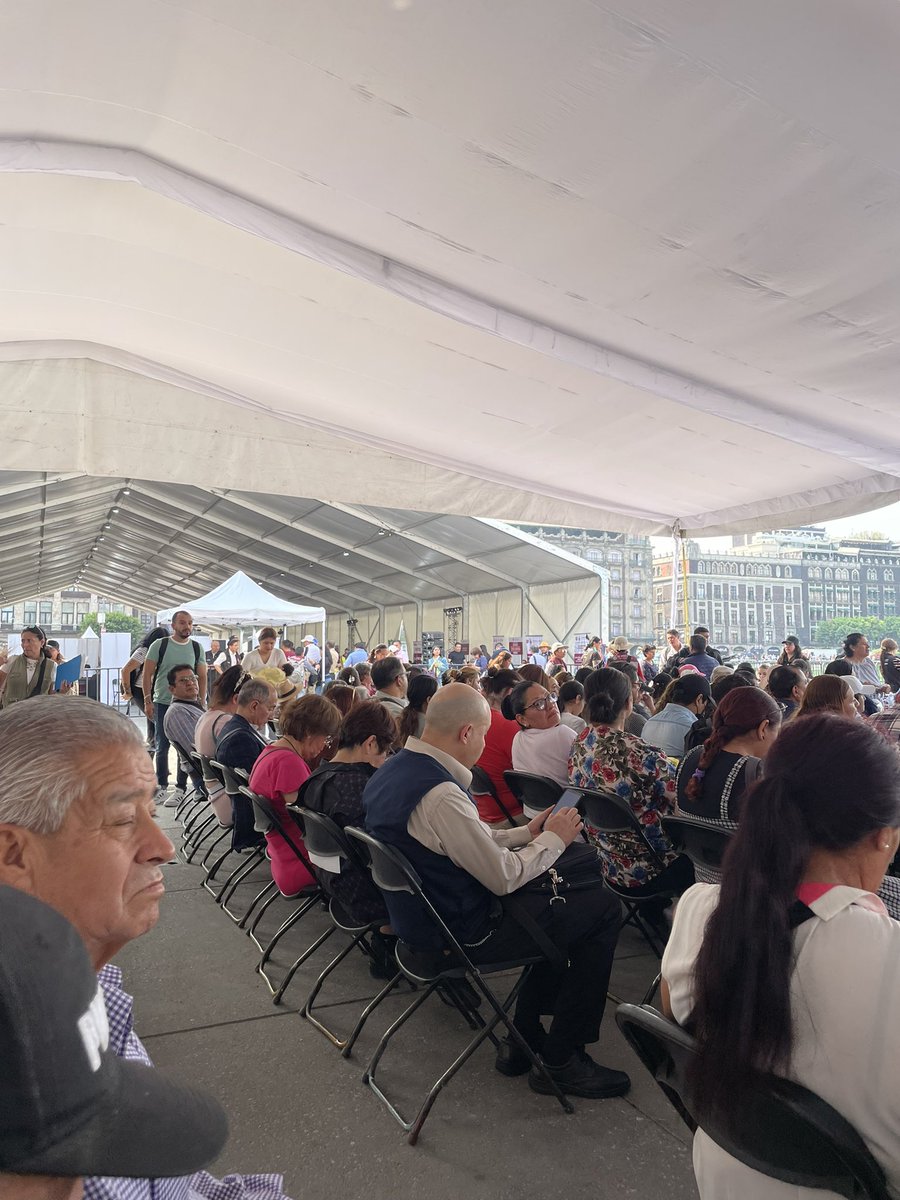 Hoy vine a la audiencia ciudadana de <a href="/ClaraBrugadaM/">Clara Brugada Molina</a>, me acompaña Zuleyma, mujer trans víctima de tortura y quien tiene una Recomendación en la <a href="/CDHCMX/">Comisión de DH de la Ciudad de México</a>

Llegamos desde la 1 pm, supuestamente <a href="/HildaTellezL/">Hilda Téllez Lino</a> llegaría 3:30 pm para darnos acceso y NO llegó.

Atentxs por si nos sacan 🤭