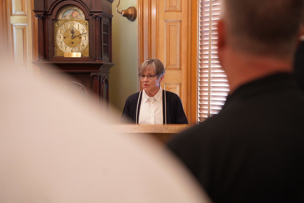 Governor Laura Kelly tweet media