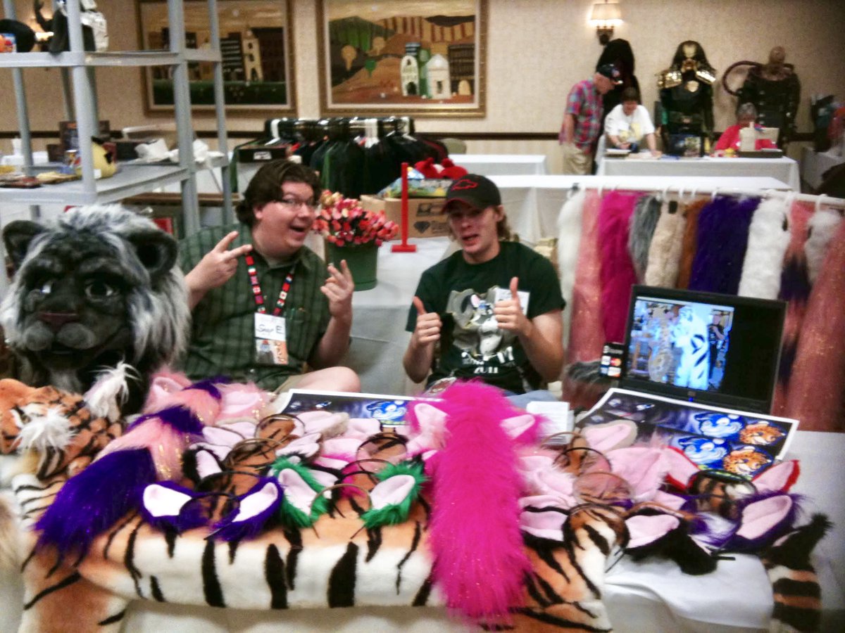 Bluebengal's tweet photo. Some more pics of @snapEtiger from 09-2011. I wish I had more and more current photos but I feel blessed to have these memories. He was always at the local cons and the last pic is from the zoo to get his tiger time in. https://t.co/7FLKoqRaXf