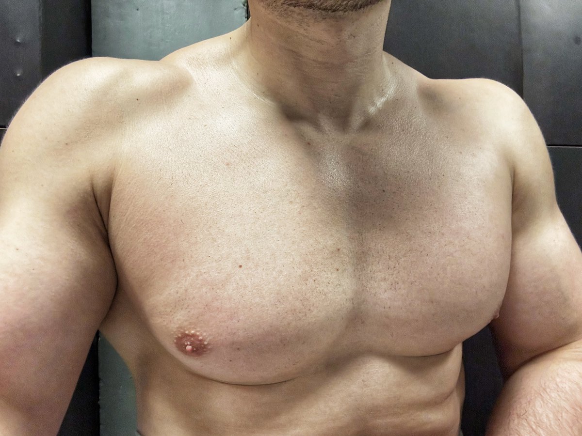 AdrianPulgarinC's tweet photo. Que un “sin tetas” no les diga cómo hacer pecho https://t.co/3h7Vgtj8DE