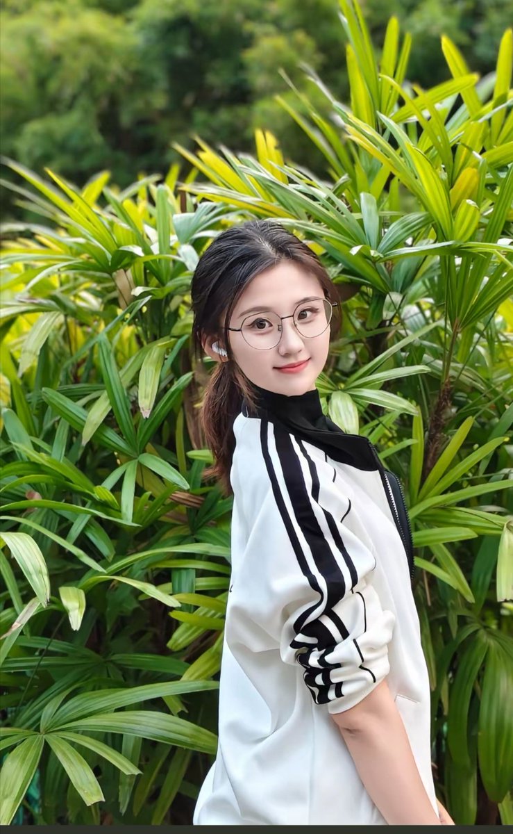 Wulaoshi2021's tweet photo. 30岁女人和老公异地分居，3个月回家一次，真的能耐的受寂寞吗？请女生回答 https://t.co/Dco6ri8fk6