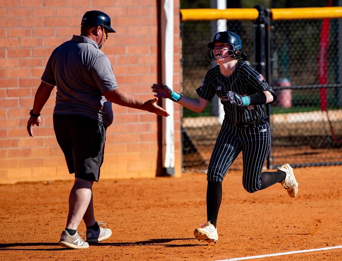 Daphne Barlow tweet media