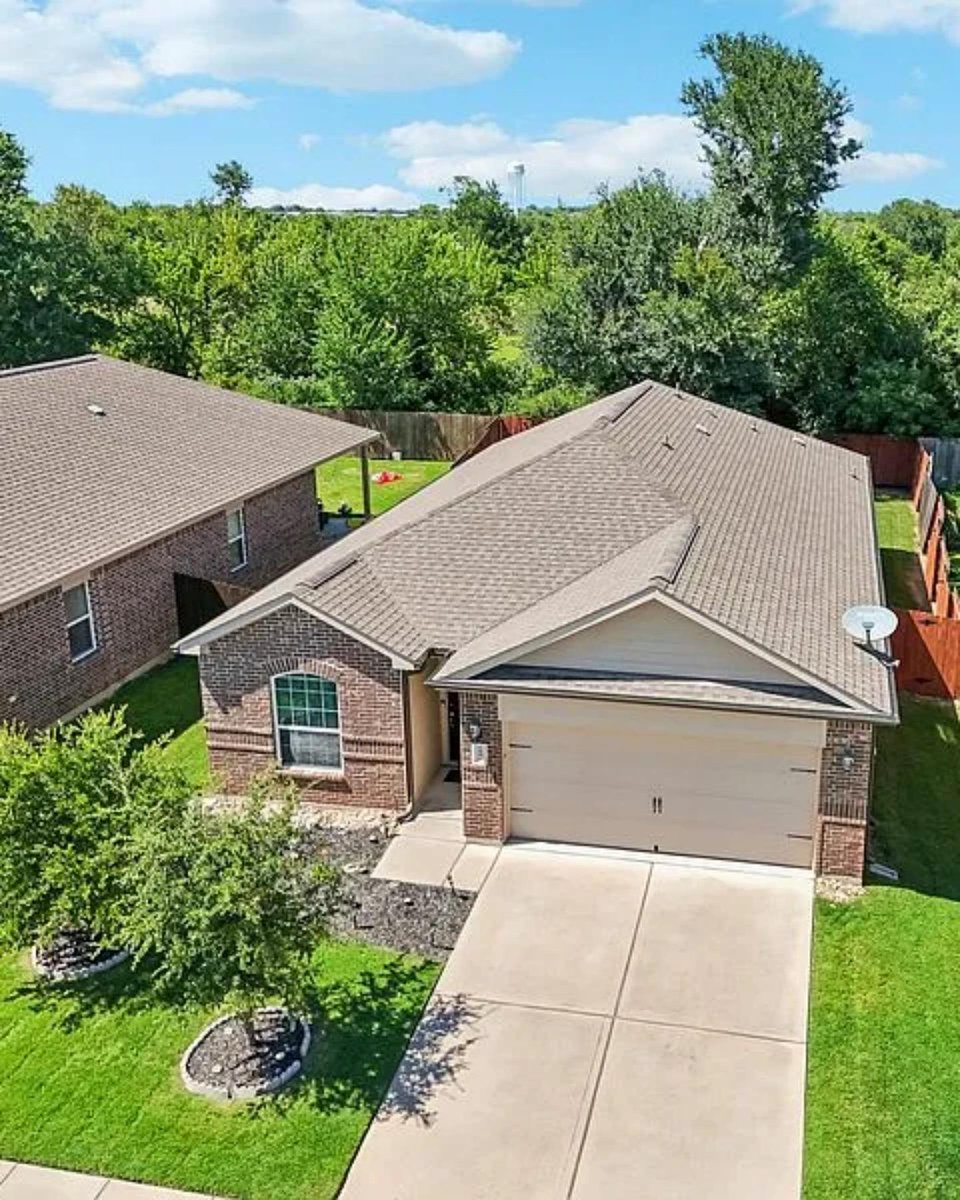 KellyOltmann's tweet image. 🌳 Privacy and Charm Await! 🌳

1804 Pilot Point Way, Princeton, TX 75407
3 Beds | 2 Baths
Price: $299,900

Kelly Kanatzar Lunardon
Christie's International Real Estate
972-814-8841
klunardon@christiesrealestatels.com

#CharmingHome #PrincetonTX #RealEstate #JustListed