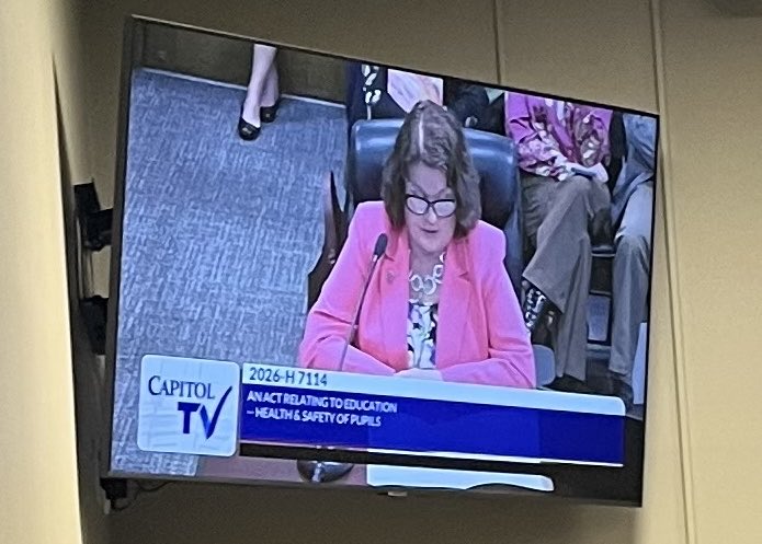 Mia Ackerman tweet media