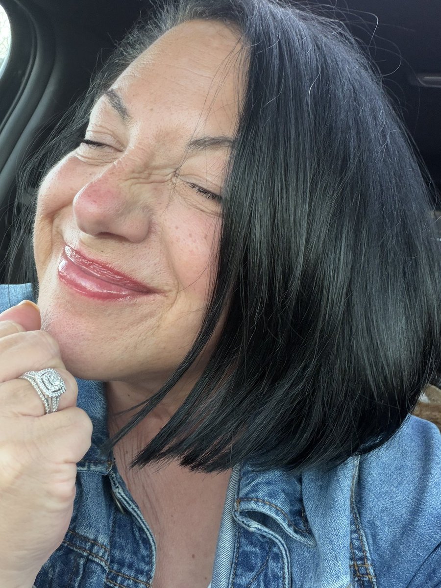 Two warm days and this chick is feeling the life come back into me ☀️☀️☀️- I’ve decided it’s spring and I know we have a ways to go but mentally  I am THERE !!
Yessssssssss