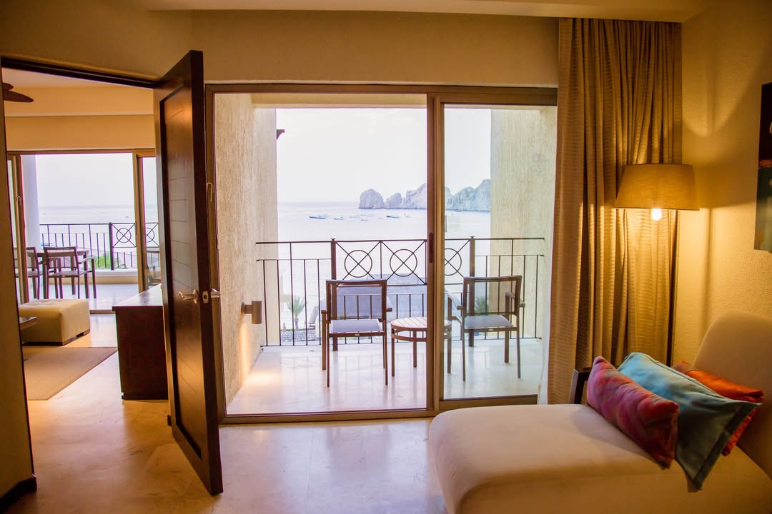 CasaDoradaCabo's tweet photo. Wake up to the beauty of Los Cabos right outside your door. 🌅

Sunlight filling the room, the sound of the ocean nearby, and a private balcony waiting for you.

Your escape by the sea starts here: https://t.co/wLE9qZK5e8 ✨
.
.
.
#oceanviewstay #resort #casadoradacabo #loscabos https://t.co/hOSsYC9btr