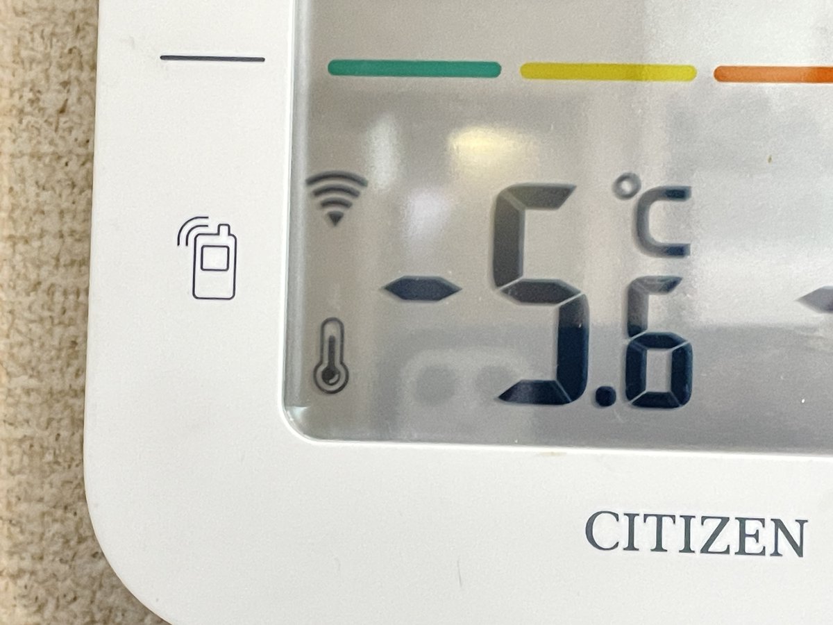 aug_nagano's tweet photo. 11日・水曜の松本市安曇玄関口は晴れ、気温は冷えてマイナス5.6℃。まだこんなに冷えるんだ。水曜だけど久しぶりの出。今晩の仕事場も氷点下になるみたい、あまり防寒ジャンパーは着たくないんだけどなぁ。 https://t.co/o8rIvQSIK8