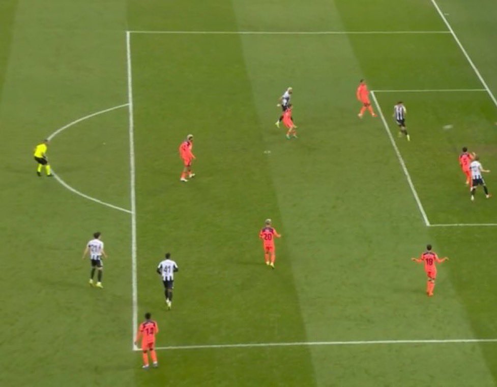 Araujo hate account tweet media