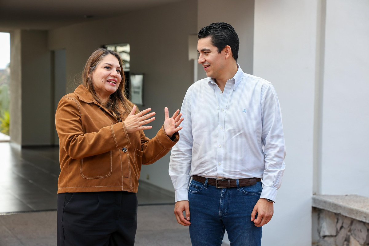 gradillasrob's tweet photo. Hoy tuvimos el gusto de sostener una productiva reunión con mi estimada amiga Lucía Canseco, Directora General del @TECcampusSON, en la que dialogamos sobre temas de gran relevancia para las y los jóvenes sonorenses, quienes representan el impulso hacia un estado más próspero y mejor preparado👏🏼

Desde el Gobierno de Sonora encabezado por nuestro Gobernador @AlfonsoDurazo, seguimos trabajando de la mano con el sector para fortalecer las herramientas y oportunidades que ofrecen las instituciones educativas de Sonora🫱🏽‍🫲🏻