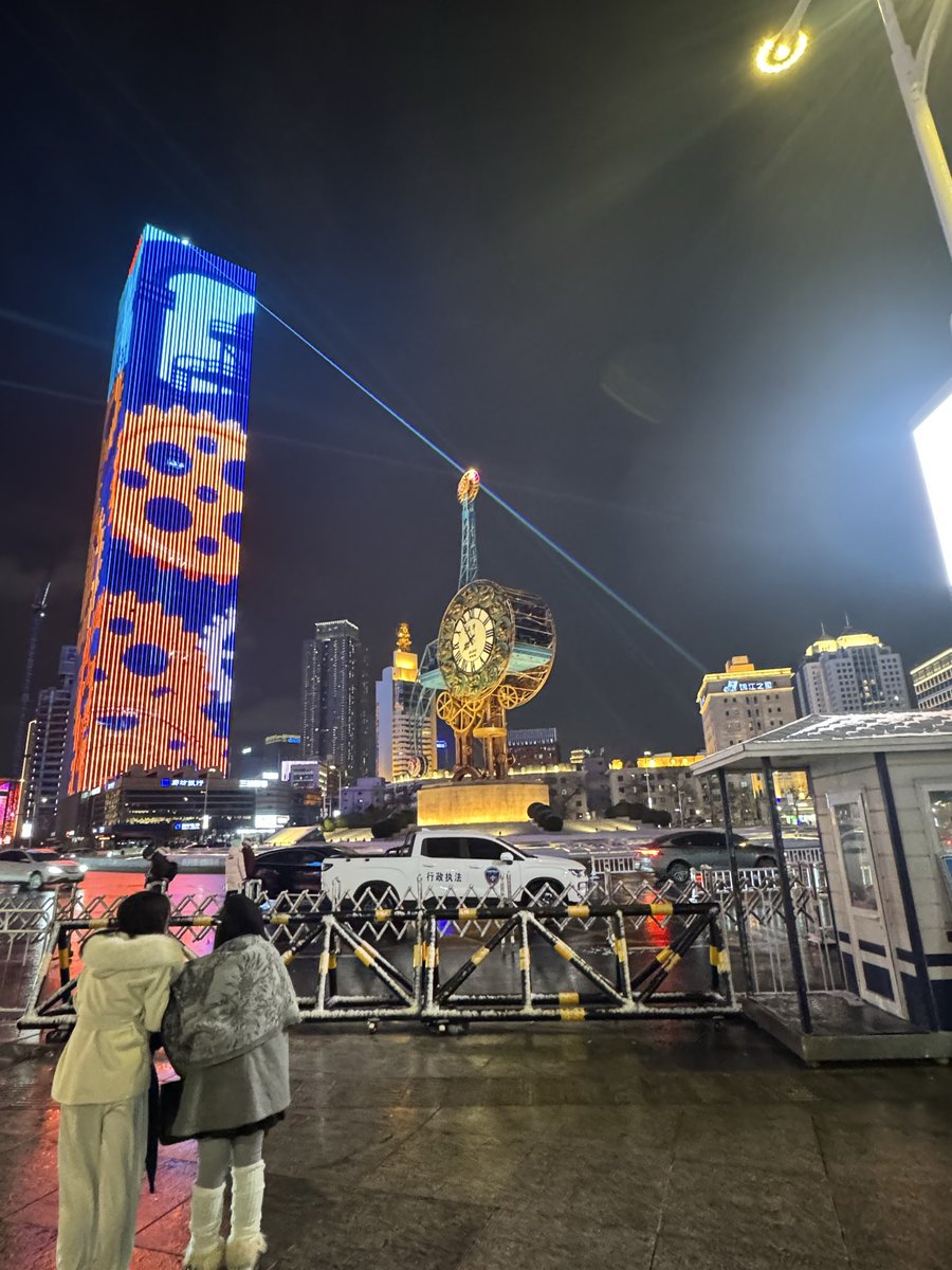 om___50's tweet photo. Cold night, bright lights, and beautiful city energy. Some views are simply too good to walk past without capturing them. 📸🌃 #NightPhotography #CityLights #UrbanLife #TravelMoments #NightVibes #ExploreTheCity #BeautifulNight https://t.co/FDmYAwHdBa
