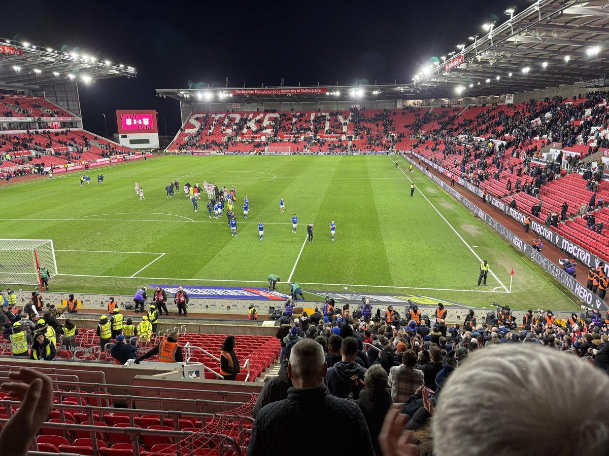 Ed Baker 🇨🇱 tweet media