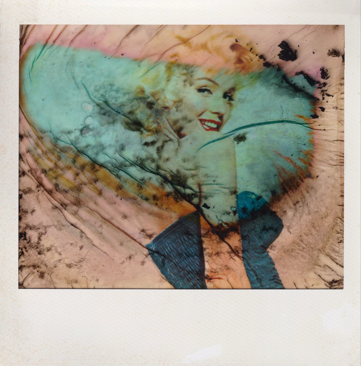 Sunken Marilyn 

#ExperimentalPhotography