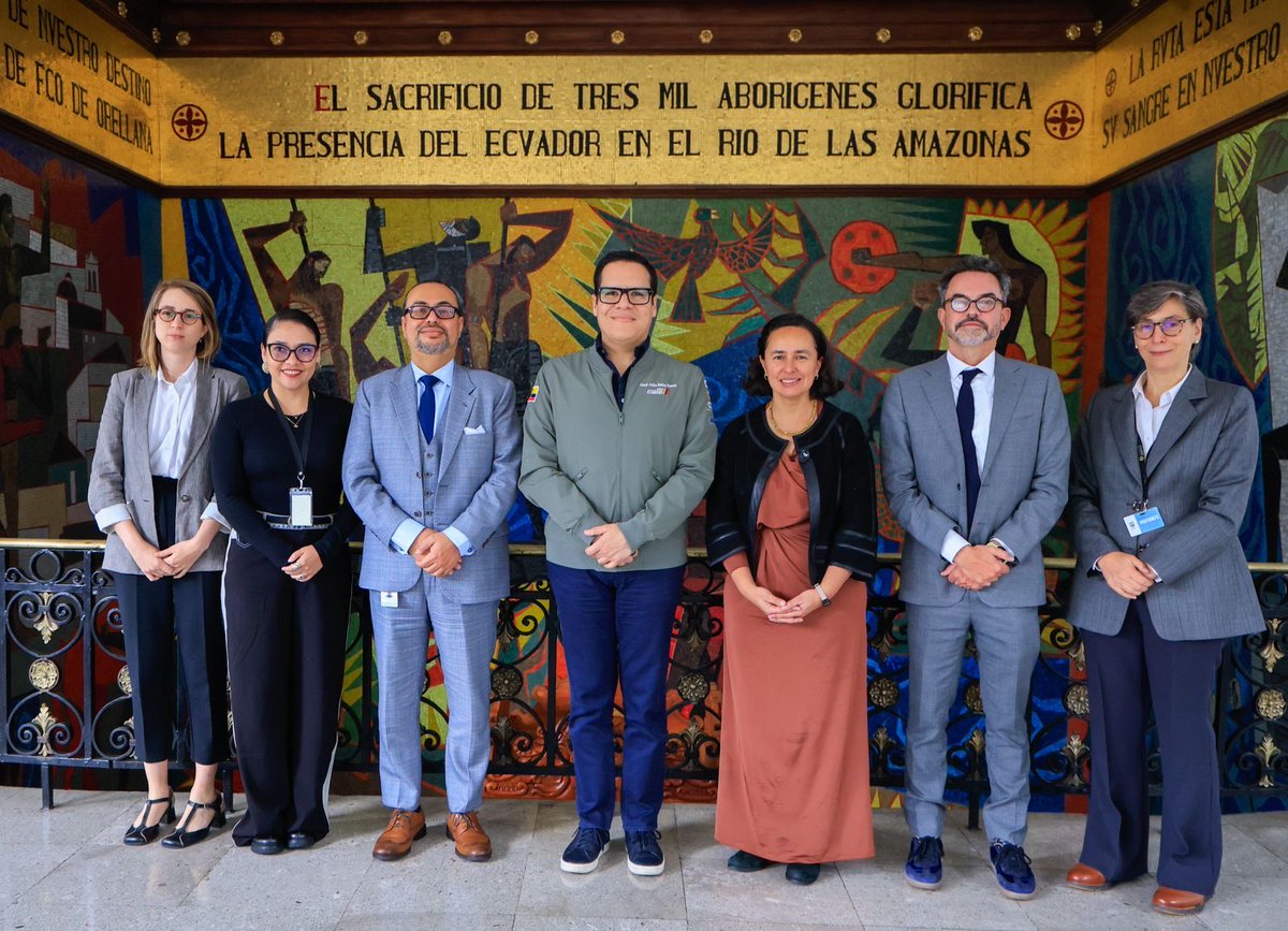 Nos reunimos con representantes de <a href="/el_BID/">Banco Interamericano de Desarrollo</a> , en el marco del #PrimerEncuentroDeContrataciónPública que realiza el <a href="/SERCOPec/">SERCOP 🇪🇨</a> mañana.

Fortalecemos la contratación pública con la confianza en el gobierno del presidente <a href="/DanielNoboaOk/">Daniel Noboa Azin</a> . La eficiencia, la responsabilidad y la