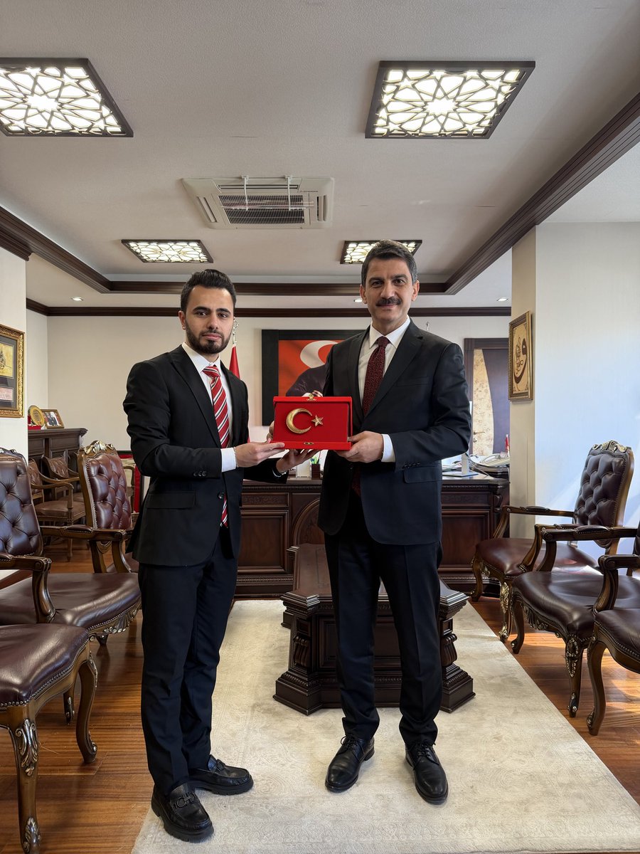 avyusuftoru's tweet photo. Değerli Büyüğüm HSK 1.daire başkanı Turan Kuloğlu’na  hayırlı olsun ziyaretinde bulundum. Nazik kabulleri için teşekkür ediyor, Sayın Başkanıma görevinde muvaffakiyetler diliyorum. @turankuloglu https://t.co/qQaajPPLCF