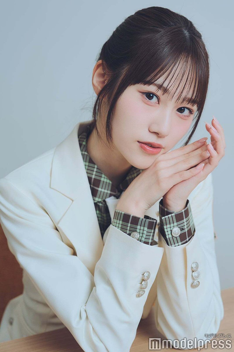 modelpress's tweet photo. 【櫻坂46向井純葉インタビュー🌸】

2時間冷たい床で話を聞いてくれた先輩
もらった優しさを後輩へ

⊿撮り下ろし
https://t.co/YBxkbabWrG

「日常生活までお世話になり過ぎていましたし、未だに泣いたら抱きしめてくださる先輩もいます」

#櫻坂46_TGUT https://t.co/KNp68d2WKA
