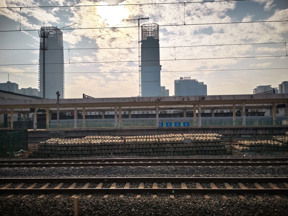 广州，《嘉禾望岗》火了
成都，《天府机场北》火了

今天，​一曲好听的
南充人的《南充北》来了！

“南充北记下所有聚散的温存
无论走多远这里都是根
故乡的风永远为你等”
​
​＃爱生活·爱南充