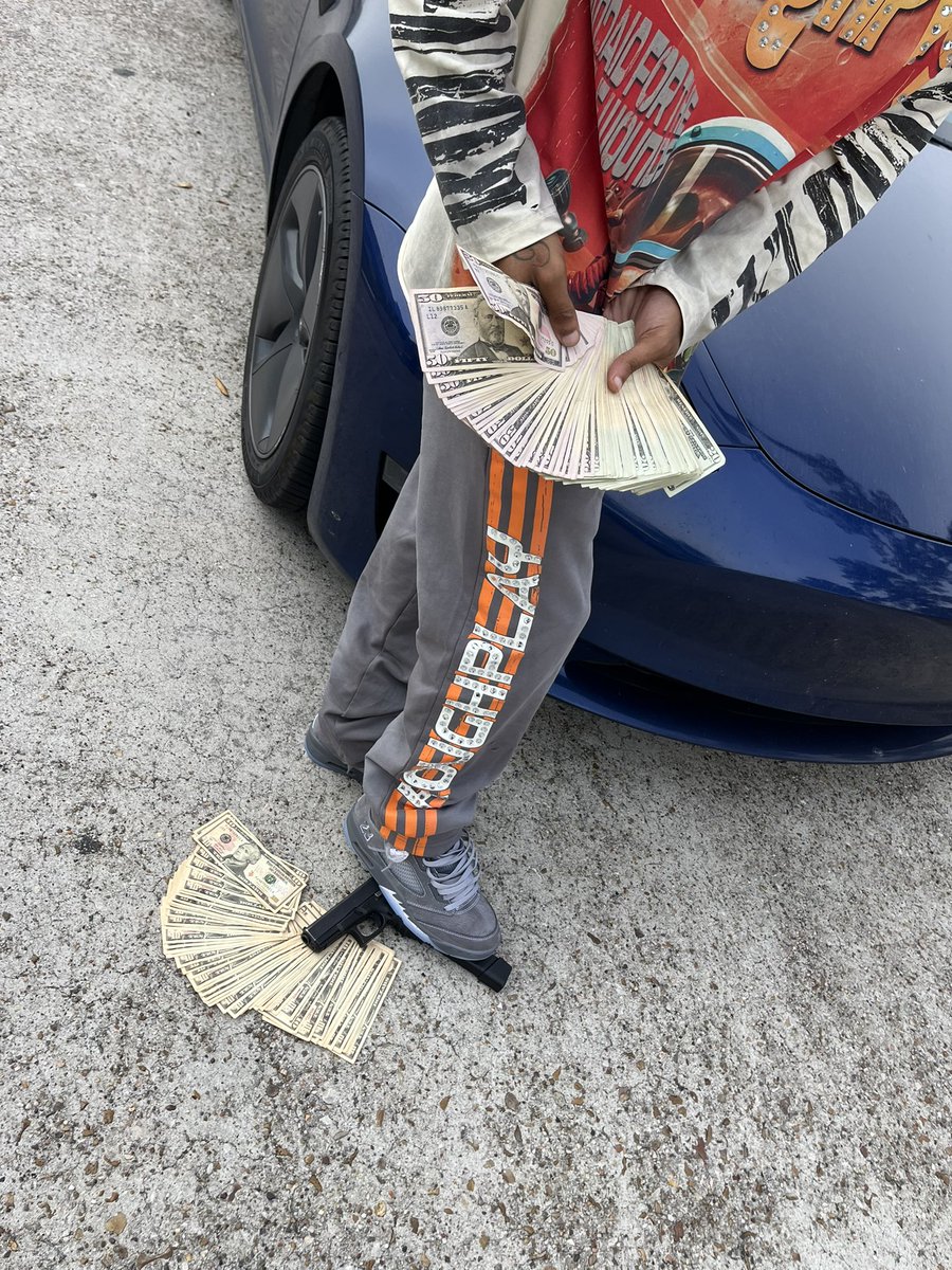 lfdsticcbaby's tweet photo. I been gettin $ #youngestturnt https://t.co/H9sIIS9xUf