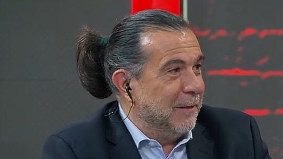 _LALOO7's tweet photo. @GabrielTre37476 @clarincom Jajajaja es igual al que cubre San Lorenzo, el profe pellegrini https://t.co/o7oOBRPgLY