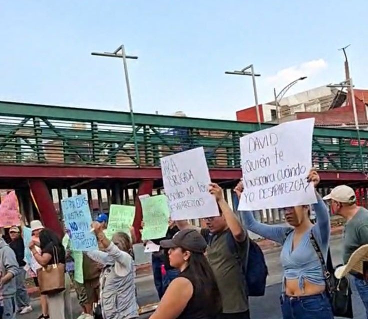IzgMadeel's tweet photo. Esta tarde se registra Corte a la circulación por presencia de manifestantes en Av. Insurgentes Sur esquina Corregidora @TlalpanAl 
El @MetrobusCDMX ya se encuentra detenido sin avance. https://t.co/7SVY1Q31UL
