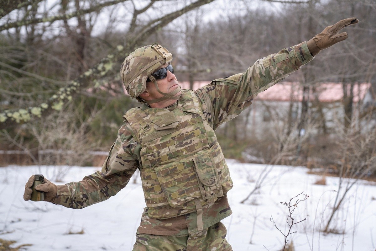 historicfirearm's tweet image. Complete rundown on the US Army's new Offensive Hand Grenade

overtdefense.com/2026/03/10/us-…

#Grenades #USArmy #SALW