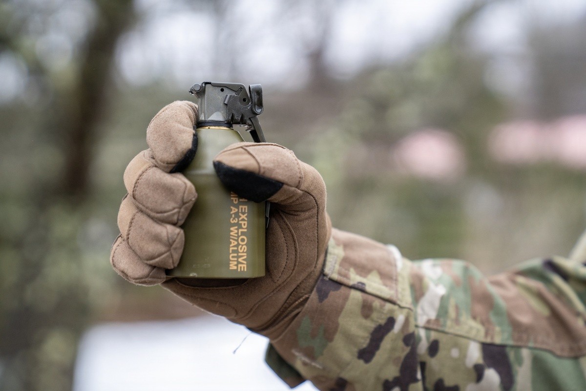 historicfirearm's tweet image. Complete rundown on the US Army's new Offensive Hand Grenade

overtdefense.com/2026/03/10/us-…

#Grenades #USArmy #SALW