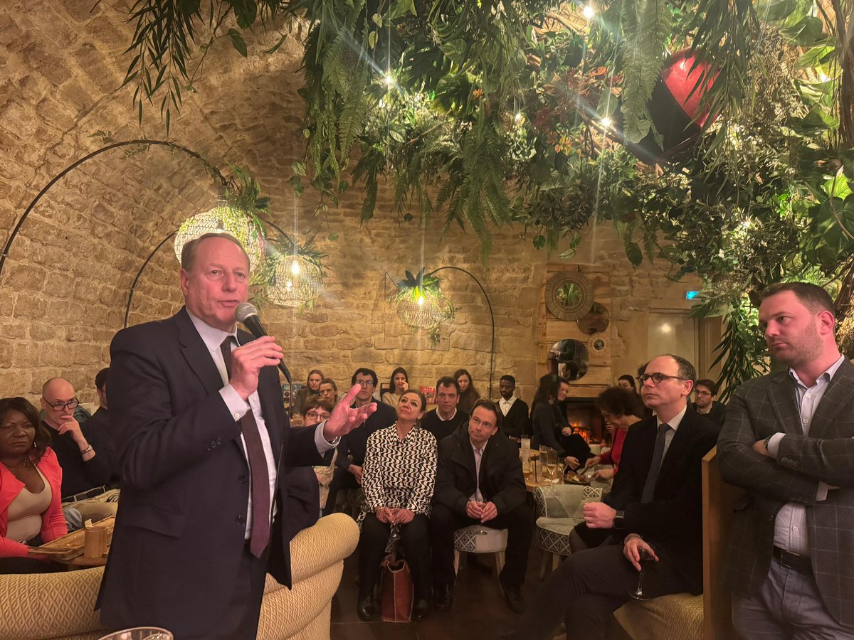 Avec <a href="/SylvainMaillard/">Sylvain Maillard</a> et <a href="/david_alphand/">David Alphand</a> dans le 5e en soutien à <a href="/BirabenAnne/">Anne Biraben</a> puis dans le 15e avec <a href="/Philippe_Goujon/">Philippe Goujon</a> <a href="/GregoryCanal/">Gregory Canal</a> pour une nouvelle réunion de soutien à <a href="/datirachida/">Rachida Dati ن</a>