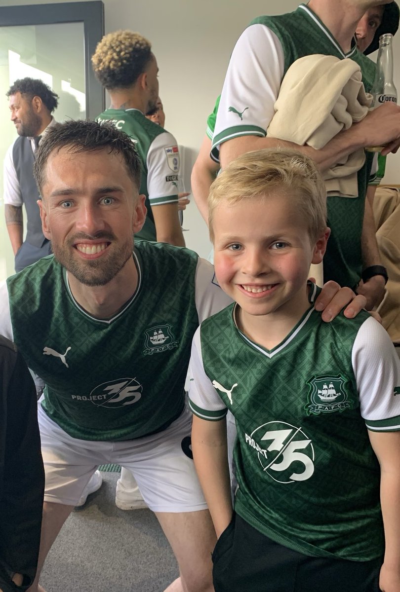 MaslenJonesD's tweet photo. Hi Ryan, ⁦@Ryanhardie9⁩  this is my grandson Ted, he was a Mascot at Argyle and walked out with you and he literally worships you, when you come down with Huddersfield would it at all be possible for us to get you to sign his shirt https://t.co/UFnzYokQ1Z