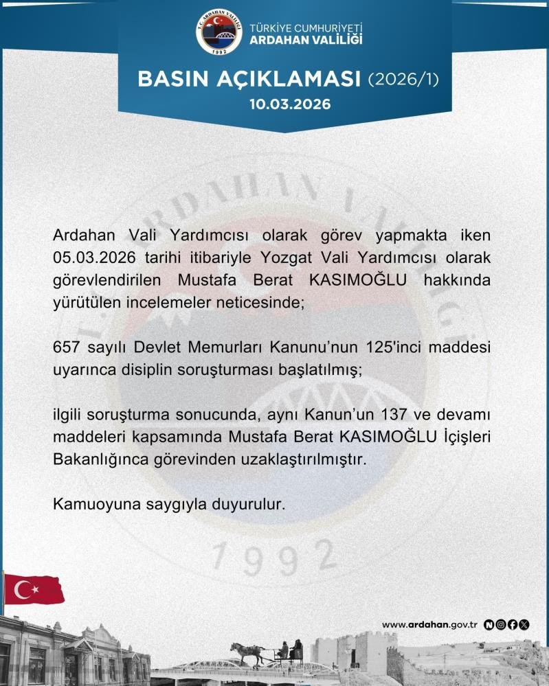 yirmiucderece's tweet photo. Kamuda yasak aşk skandalı!

Ardahan Vali Yardımcısı Mustafa Berat Kasımoğlu, yasak aşk yaşadığı kamuda sekreter olarak görev yapan bir kadının evine gitti. 

O sırada eve gelen kadının eşi, manzarayı görüp mutfaktan aldığı bıçağı Kasımoğlu’na sapladı. 

Ağır yaralı olarak hastaneye kaldırılan Kasımoğlu, İçişleri Bakanlığı kararıyla görevden uzaklaştırıldı.