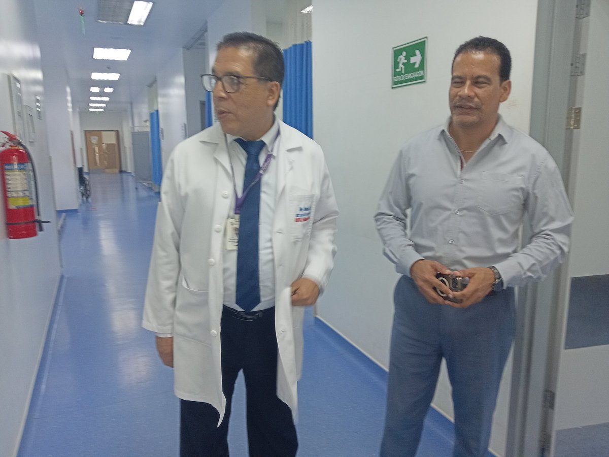 HospitalDavila's tweet photo. #ElNuevoEcuador | ✅ Autoridades del Hospital General Dr. Napoleón Dávila Córdova-Chone, realizaron supervisión en el servicio de Emergencia, donde se constató el flujo de pacientes y la atención brindada por parte del personal de salud. https://t.co/AaxNqxIKif