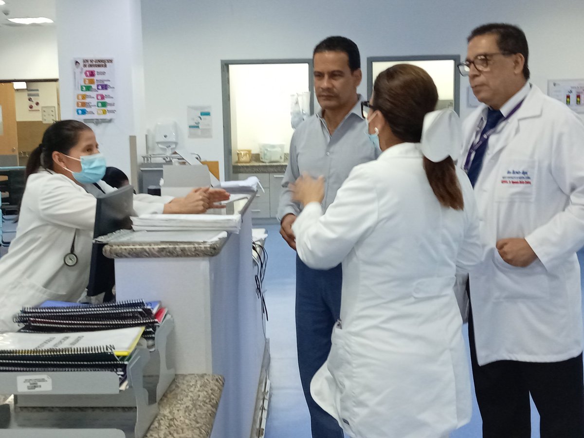 HospitalDavila's tweet photo. #ElNuevoEcuador | ✅ Autoridades del Hospital General Dr. Napoleón Dávila Córdova-Chone, realizaron supervisión en el servicio de Emergencia, donde se constató el flujo de pacientes y la atención brindada por parte del personal de salud. https://t.co/AaxNqxIKif