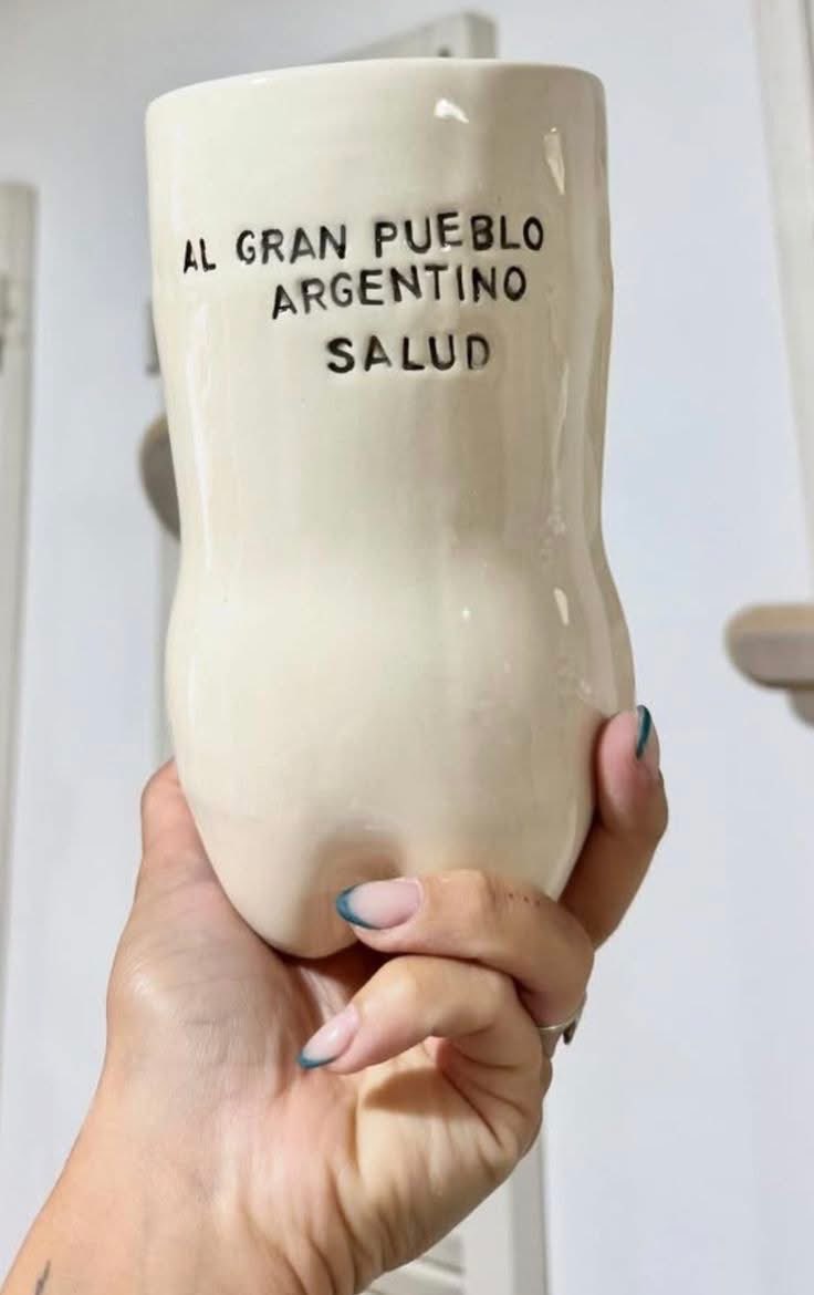 Uno quiere ahorrar y te salen con estas cosas de cerámica fina
